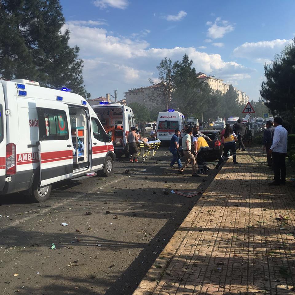 Otombêleke bombarkirî li navenda Diyarbekirê teqiya 